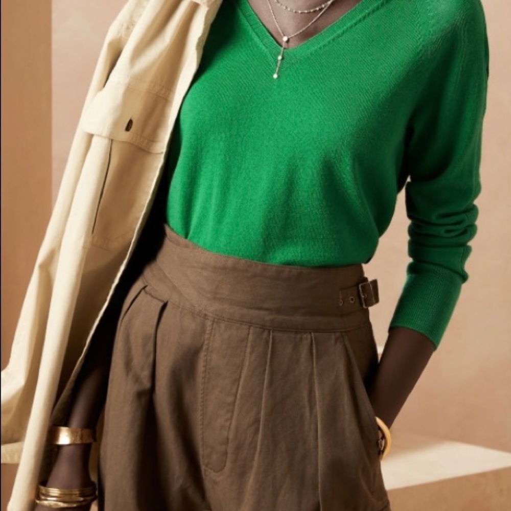 Banana Republic Seamless Merino Wool V-Neck Sweater